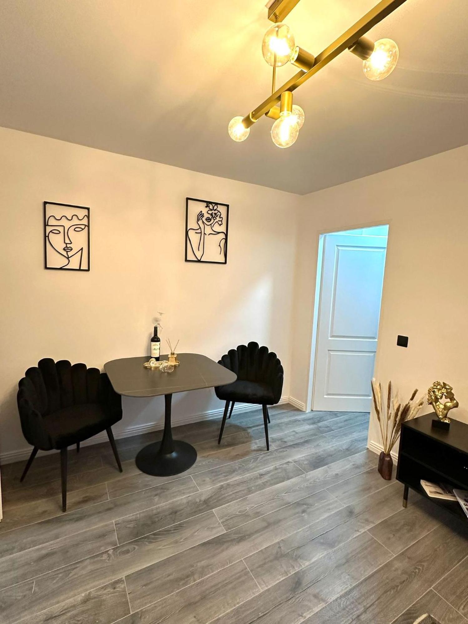 Evelyn Apartment Bistriţa Buitenkant foto