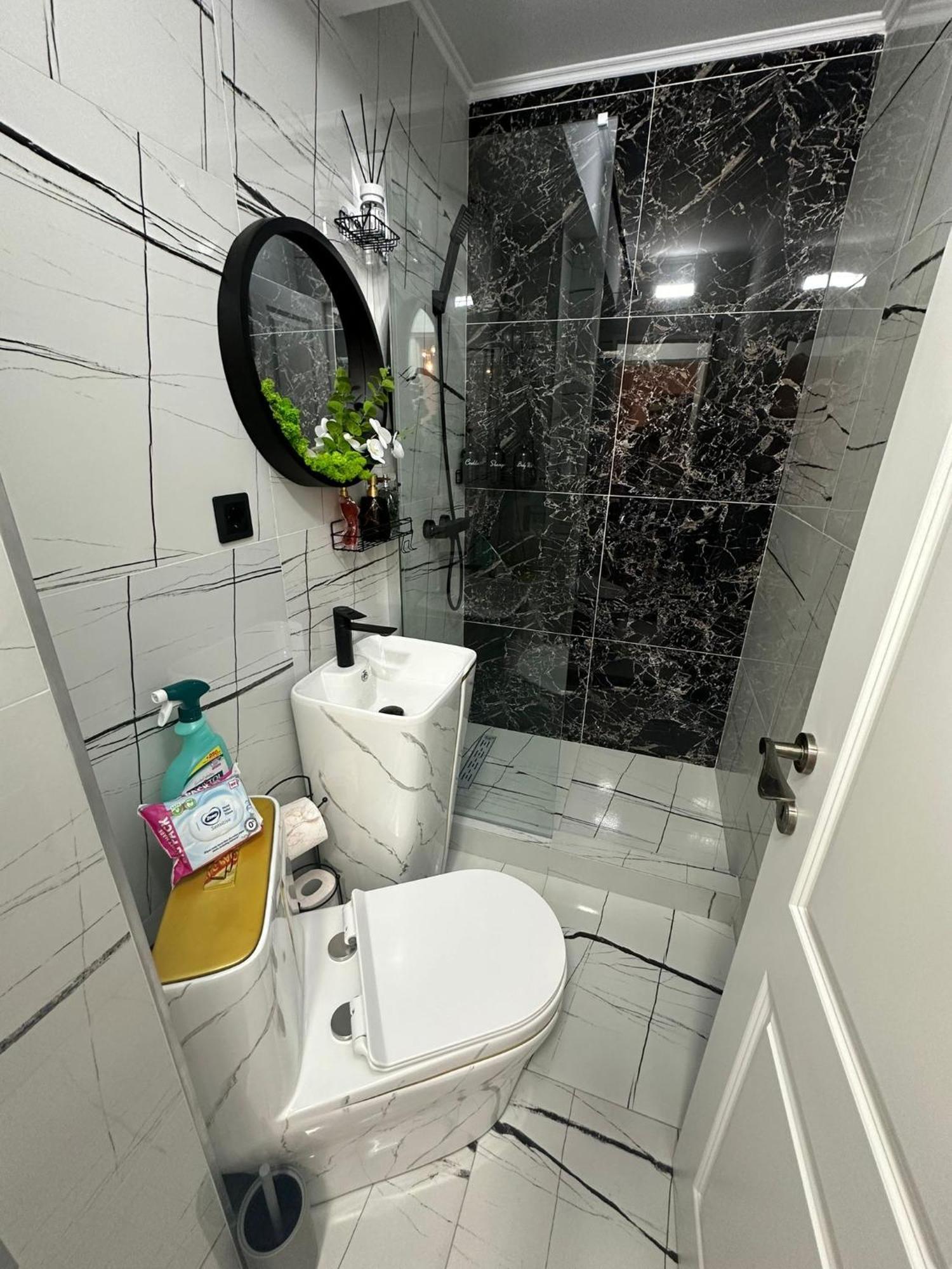 Evelyn Apartment Bistriţa Buitenkant foto